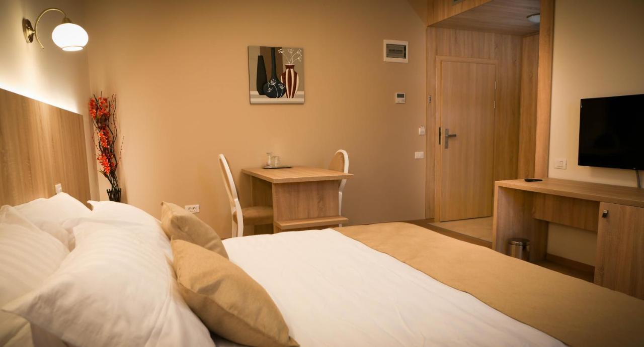 Reve Mariage Hotel Boekarest Buitenkant foto