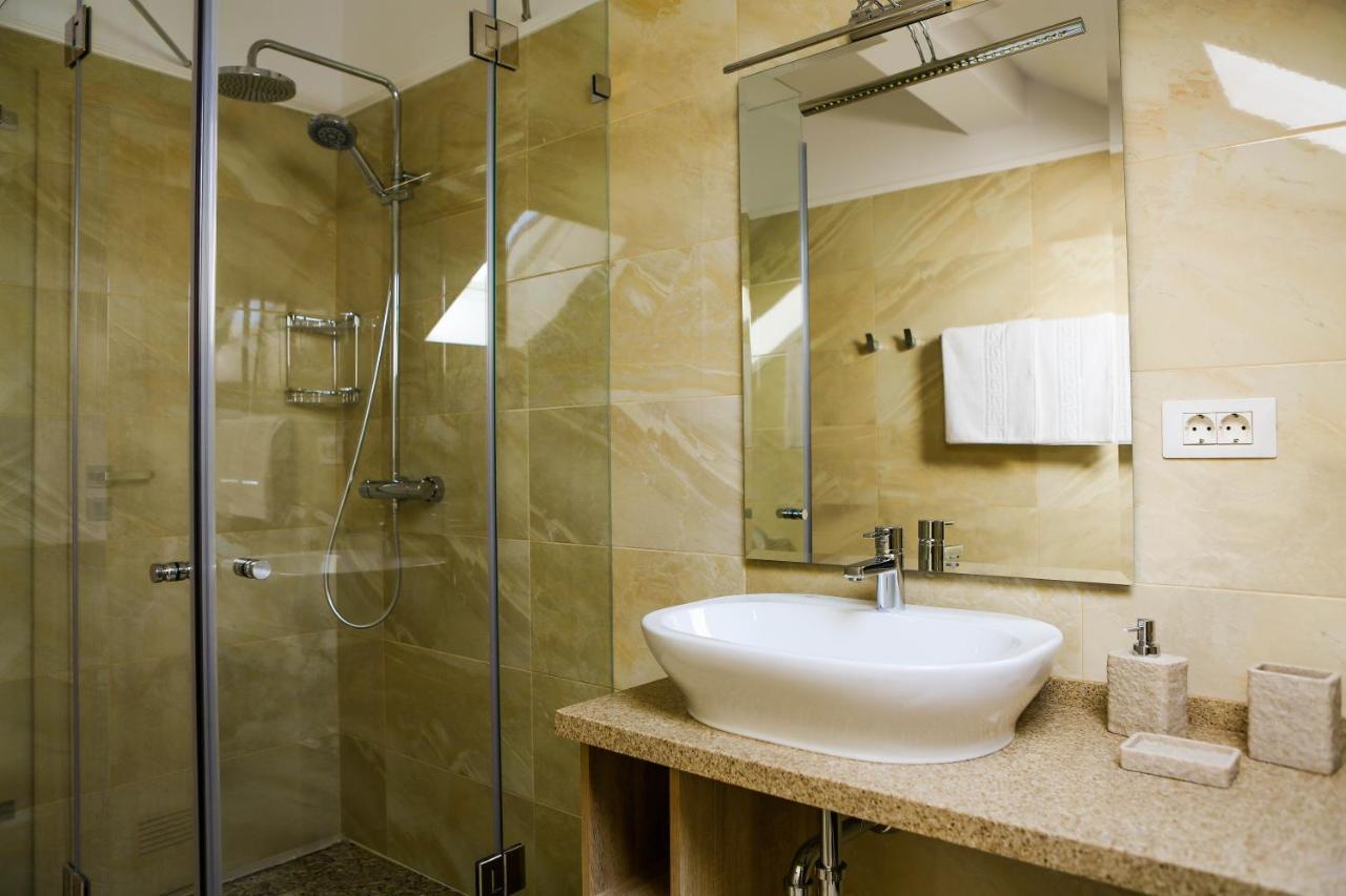 Reve Mariage Hotel Boekarest Buitenkant foto